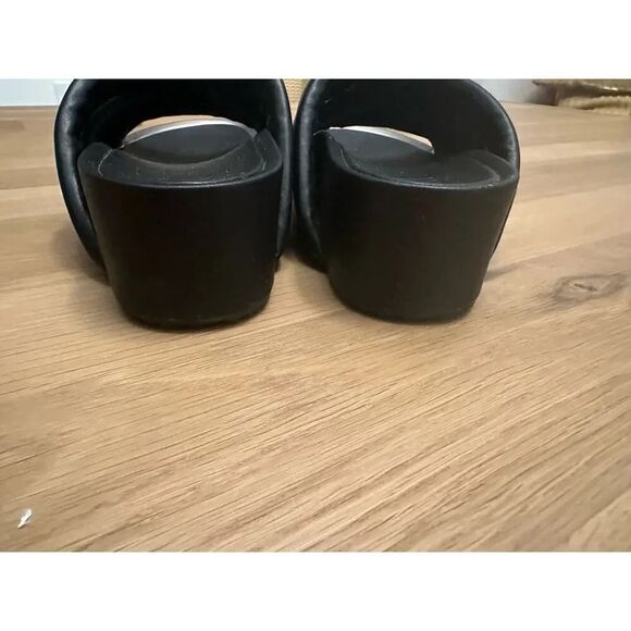 DKNY Sand  Cross Vienna Puffy Strap - Picture 5 of 6